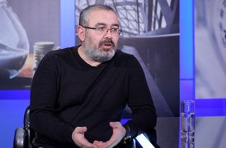 «Երեկ Արսեն Թորոսյանը մի պիղծ բան ա գրել Սամվել Կարապետյանի ընտանիքի մասին, ինչը քաղաքական տաբու էր մինչև իրենց կառավարման ղեկը ստանձնելը». Սուրեն Սահակյան
