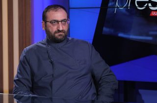 Առաջարկում եմ այդ տեսագրությունները տեղադրել նաև «Հայկական Ժամանակ» օրաթերթում, ինչպես և քպ-ի սեռաբորբոք ներկայացուցիչների էջերի պատերին, որպես իրենց նախասիրությունների ցայտուն վկայություն. Արշակ Սրբազան Առաջարկում եմ այդ տեսագրությունները տեղադրել նաև «Հայկական Ժամանակ» օրաթերթում, ինչպես և քպ-ի սեռաբորբոք ներկայացուցիչների էջերի պատերին, որպես իրենց նախասիրությունների ցայտուն վկայություն. Արշակ Սրբազան