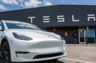 Tesla-ն տեխնիկական խնդրի պատճառով հետ կկանչի մոտ 200,000 մեքենա