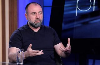 «Ուսապարկեր, ո՞ւր էիք դուք այդ ժամանակ». Ռուբեն Մխիթարյան