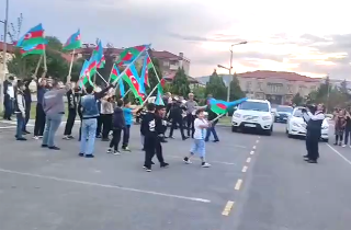 Ինչպես են ադրբեջանցիները տոնում ՀՀ իշխանությունների հերթական հանձնողական որոշումը