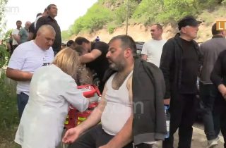 Ժամանած բժիշկները բուժօգնություն են տրամադրում Գառնիկ Դանիելյանին