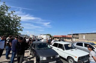 Քաղաքացիները փակել են Արարատից Երևան եկող ճանապարհը