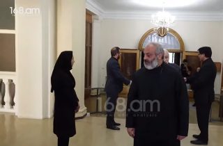 Բագրատ արքեպիսկոպոս Գալստանյանը ժամանեց Հայաստանում Իրանի դեսպանություն