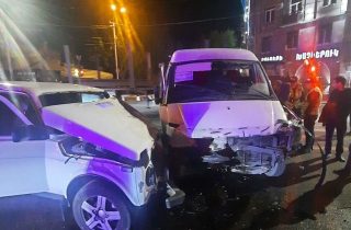 Արտաշիսյան և Շիրակի փողոցների խաչմերուկում բախվել են ավտոմեքենաներ. կան տուժածներ