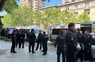 Մաշտոց-Ամիրյան խաչմերուկում բազմաթիվ ոստիկաններ ու կարմիրբերետավորներ են կուտակվել
