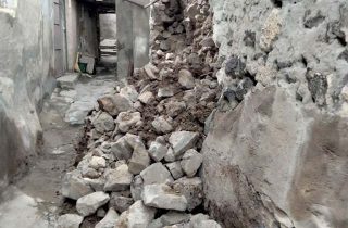 Սիմեոն Երևանցու փողոցի տներից մեկի արտաքին պատը փլուզվել է, ինչից փակվել է հարևան տան ճանապարհը