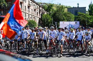 Հեծանիվի միջազգային օրվա կապակցությամբ Երևանում անցկացվել է հեծանվաշքերթ ու մրցաշար