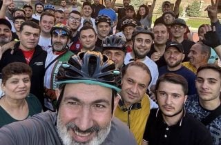 Իսկ Հայաստանում դեռ հեծանիվ են քշում… «Փաստ»