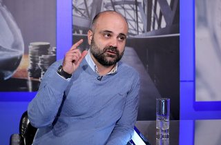 «Տեղի ունեցողը ոչ թե արտաքին քաղաքականության դիվերսիֆիկացիա է, այլ աճպարարություն. գինը վճարելու է հայ ժողովուրդը». Վազգեն Հովհաննիսյան