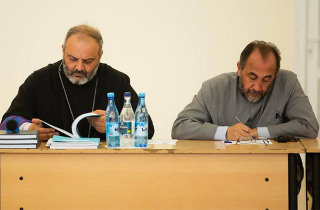 Տեսնես` ԱԱԾ-ի գաղտնալսողները մի բան սովորեցի՞ն. Հատված Բագրատ և Միքայել Սրբազանների բանտախցի գաղտնալսումներից