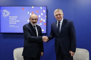 Փաշինյանը Սլովակիայի վարչապետի հետ քննարկել է «Խաղաղության խաչմերուկ»-ը