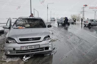 Եղվարդում 3 «Opel» են բախվել. 2-ի անվադողերը ձմեռային չեն եղել