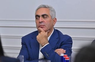 «Լույսը պիտի՛ հաղթի խավարին». Բագրատ Սրբազանի կարգախոսով, բայց հանուն Աննա Հակոբյանի. արար-2