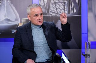 Մի՞թե այնքան եք կորցրել արժանապատվության զգացումը, որ հերոսի ցավից հաճույք եք ստանում․ գնդապետ