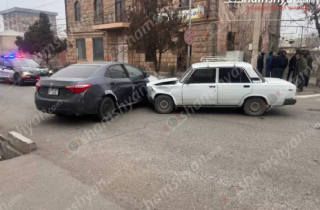 Արտաշատում բախվել են «ՎԱԶ 2107»-ն ու «Toyota Corolla»-ն․ կա տուժած