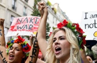 Femen-ի ակտիվիստուհիները այս անգամ մերկացել են Փարիզում՝ ընդդեմ Պուտինի, Թրամփի, Մասկի