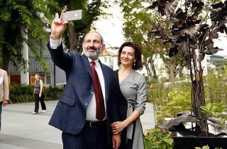 Ապուշ քաղաքականության երջանիկ հպատակները