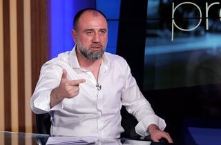 «Մեսրոպ Մանուկյանի ու Արթուր Չախոյանի բախտը բերել է. կարող էին, չէ՞, պետական դավաճանության հոդված կախեին վրեքը… Kecce mer xzor varcapete!!!»