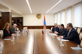 ՀՀ պաշտպանության նախարարն ու Նիդեռլանդների դեսպանը քննարկել են տարածաշրջանային ու միջազգային անվտանգությանն առնչվող հարցեր