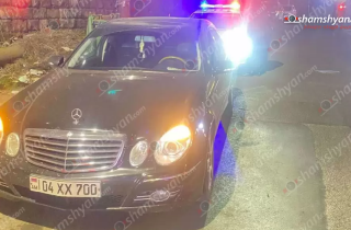 Երևանի պարեկները հայտնաբերել են «Mercedes»-ի 24-ամյա վարորդին, ով երթևեկել էր կարմիր լույսի տակով՝ վթարային իրավիճակ ստեղծելով մյուս վարորդների համար