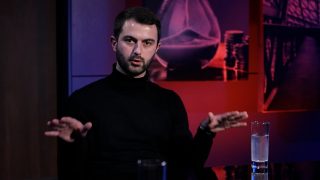 Կառավարության Սպիտակ սենյակում հավաքված մարդկանցից որևէ մեկը չունի նվազագույն որակներ` հոգևոր հոտ առաջնորդելու, նրանց աչքերում կա մի թաքուն կրակ, որ  կփոխարինեն Գարեգին Բ-ին. Միքայել Նահապետյան