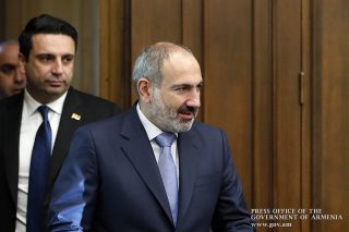Նիկոլ Փաշինյանը հերքել է Ալեն Սիմոնյանի հետ անձնական խնդիրներ ունենալու մասին խոսակցությունները
