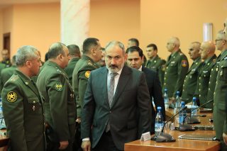 Փաշինյանի իշխանության օրոք ԳՇ ոչ մի պետ չի պաշտոնավարել այնքան, որքան օրենքը թույլ է տալիս. փաստերի հետքերով