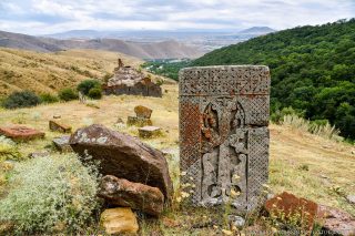Խաչակնքելու հիմքերը. Ձեռքի պարզ շարժո՞ւմ, թե՞ տիեզերական խորհուրդ