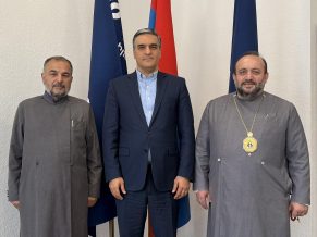 Արման Թաթոյանը Հովակիմ եպիսկոպոս Մանուկյանի և Վրթանես եպիսկոպոս Աբրահամյանի հետ քննարկել են Ադրբեջանում ապօրինաբար պահվող հայ գերիների և պատանդների իրավունքների հետ կապված հարցեր