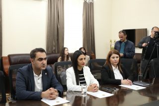 Անահիտ Մանասյանը Գյումրիում հանդիպել է Լիլիթ Աղեկյանի մոր և քրոջ հետ
