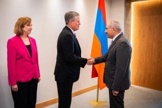 Փաշինյանի հետ հանդիպմանն ԱՄՆ սենատոր Սթիվ Դեյնզն ընդգծել է Հայաստանի ու Ադրբեջանի միջև խաղաղության համաձայնագրի ստորագրման կարևորությունը