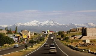 Եղվարդում «Lexus»-ը բախվել է ճանապարհին հայտնված ձիnւն, ապա երկաթե էլեկտրասյանը