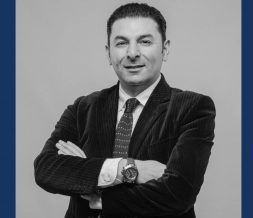 Րաֆֆու «Խենթի» բեմադրությունը չներվեց. ՊՀԹ տնօրենի հետ աշխատանքային պայմանագիրը միակողմանի խզվեց