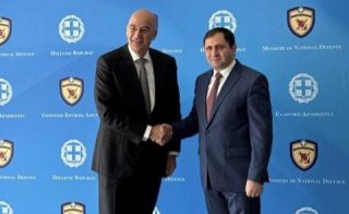Սուրեն Պապիկյանը հանդիպել է Հունաստանի պաշտպանության նախարարի հետ