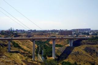 Դավթաշենի կամրջի տակ հայտնաբերվել է երիտասարդ աղջկա մшրմին