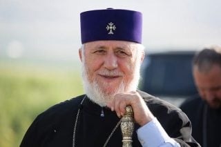 Գարեգին Բ-ն ծաղիկներ է դրել Մինսկի Հաղթանակի հուշարձանին