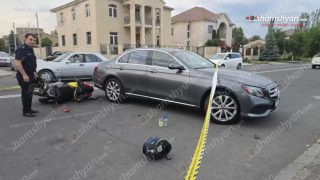 Ծարավ Աղբյուր փողոցում բախվել են «Mercedes»-ն ու մոտոցիկլը. վերջինը կողաշրջվել է. մոտոցիկլավարը տեղափոխվել է հիվանդանոց