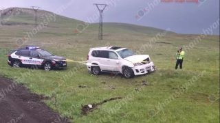Շիրակի մարզում 28-ամյա վարորդը «Lexus GX 470»-ով դուրս է եկել երթևեկելի գոտուց և հայտնվել դաշտում․ 4 վիրшվորներն էլ երիտասարդ աղջիկներ են