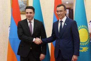Ալեն Սիմոնյանը Ղազախստանի գործընկերոջ հետ քննարկել է տարածաշրջանային զարգացումներին վերաբերող հարցեր