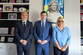 Ֆրանսիայում Հայաստանի դեսպանը հանդիպում է ունեցել Դեսին-Շարպիոյի քաղաքապետի հետ