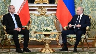 Պուտինը և Փեզեշքիանը քննարկել են Իրանի և ԱՄՆ-ի միջև բանակցությունների ընթացքը