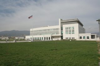 Վրաստանում արձագանքել են ԱՄՆ դեսպանատան կողմից Թբիլիսիի առևտրի կենտրոններում ռումբերի սպառնալիքի մասին նախազգուշացմանը