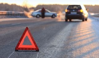 Մեքենան բախվել է ռեստորանի պարսպին և բռնկվել․ կան տուժածներ