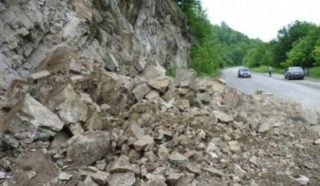 25մ երկարությամբ և մոտ 3մ լայնությամբ հողաշերտի փլվածք՝ Վանաձոր-Ալավերդի ավտոճանապարհին