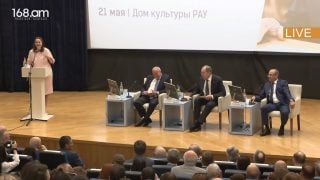 Եթե աղջիկը հմայիչ է, ապա պետք է ոչ թե ընտանեկան կարգավիճակը, այլ հասցեն. Լավրովը կատակում է ուսանողների հետ