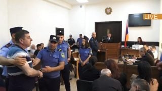 Մենակ Գարուշի խոսացածն ա՞ հիմք եղել, արա՛․․․ ․Ազատի վկայի ելույթից հետո դահլիճում իրավիճակը լարվեց