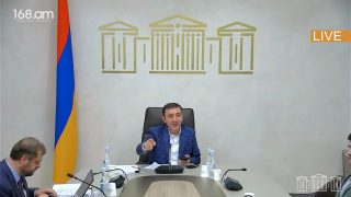 Ուրիշ հանձնաժողովից մարդ է եկել, պարոն Ավետիսյանը բողոքում է. Բաբկեն Թունյանը՝ Թադևոս Ավետիսյանին