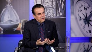 Հա՛մ ինքն է խայտառակվում, հա՛մ՝ մենք. Էս երկրում ուրիշ մարդ չկա՞, պետություն չունե՞նք. Խաչիկյան