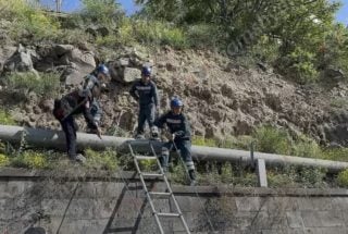 Առեղծվածային դեպք՝ Երևանում. Սարալանջի փողոցում՝ քարերի և երկաթե խոովակների արանքում հայտնաբերվել է 18–ամյա մի երիտասարդ